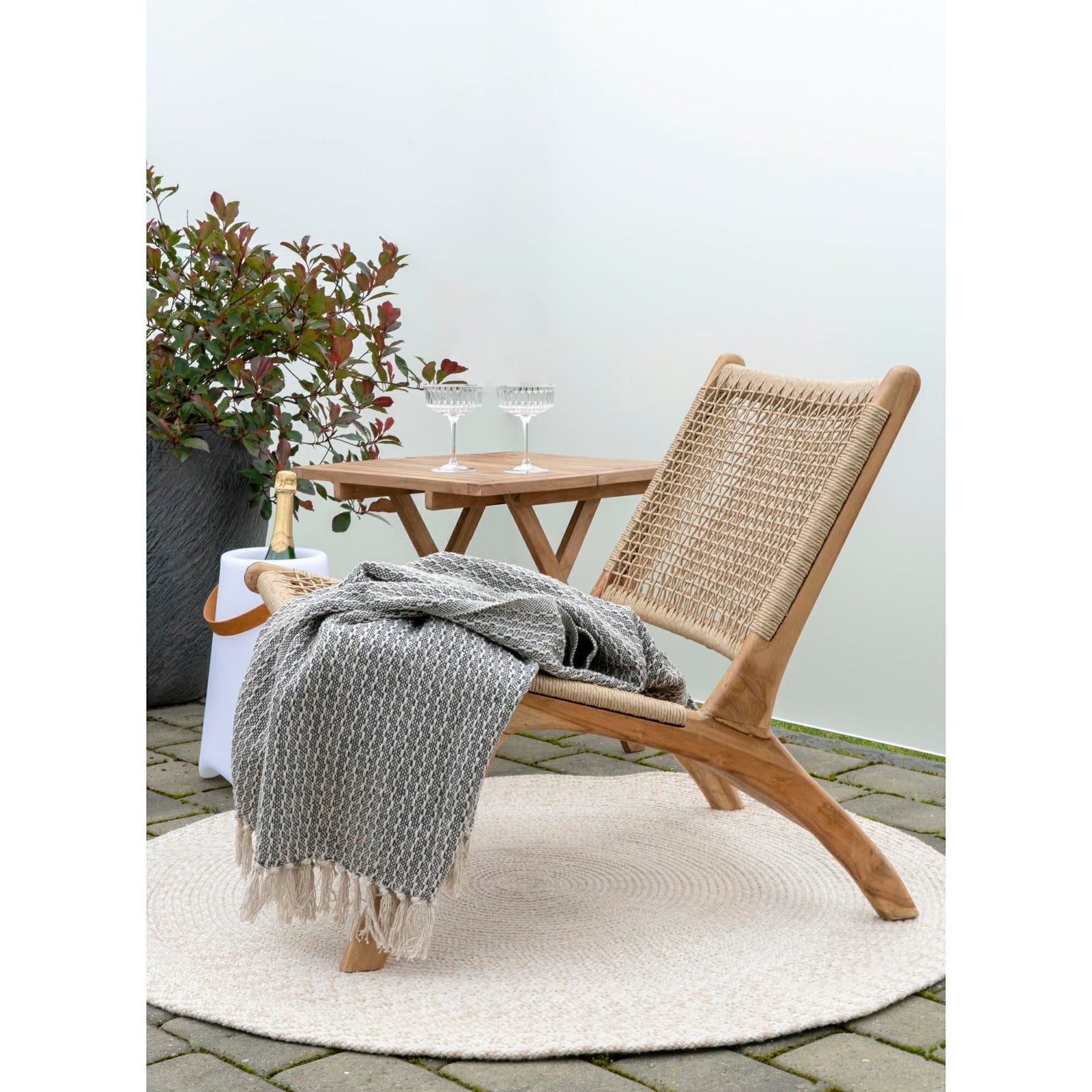 Stolik pomocniczy Bilbao 50x50cm naturalny tekowy