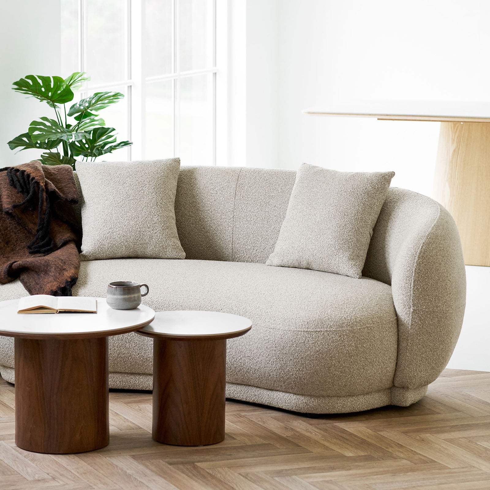 Sofa Hawkes 2,5-osobowa 2 poduszki, piaskowa